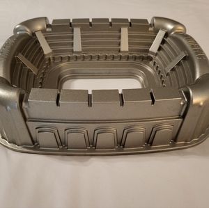 Nordicware Stadium Bundt Pan, like new